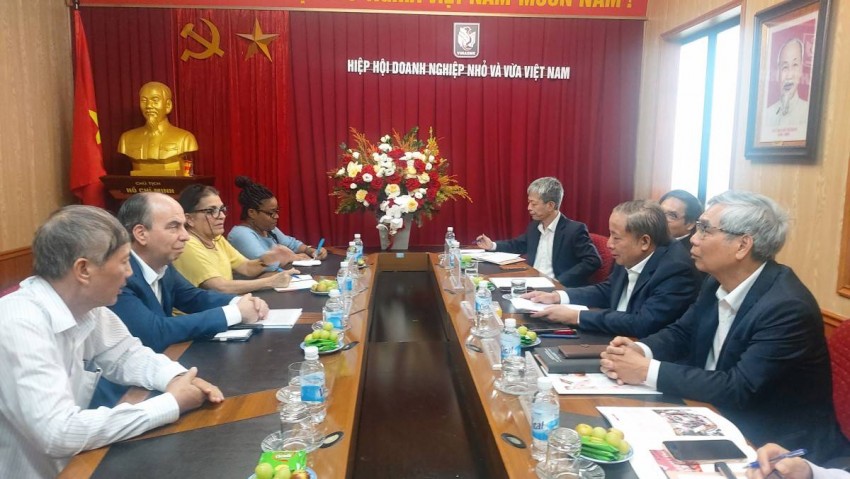 Ban lãnh đạo VINASME tiếp đoàn ngoại giao Cuba tại Việt Nam do Đại sứ 