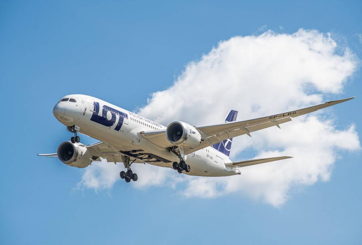 LOT Polish Airlines hoặc LOT là Hãng hàng không quốc gia Ba Lan, trụ sở tại Warszawa. LOT được thành lập từ ngày 1.1.1929, là một trong các hãng hàng không kỳ cựu nhất thế giới - Ảnh: https://www.traveltrendstoday.in