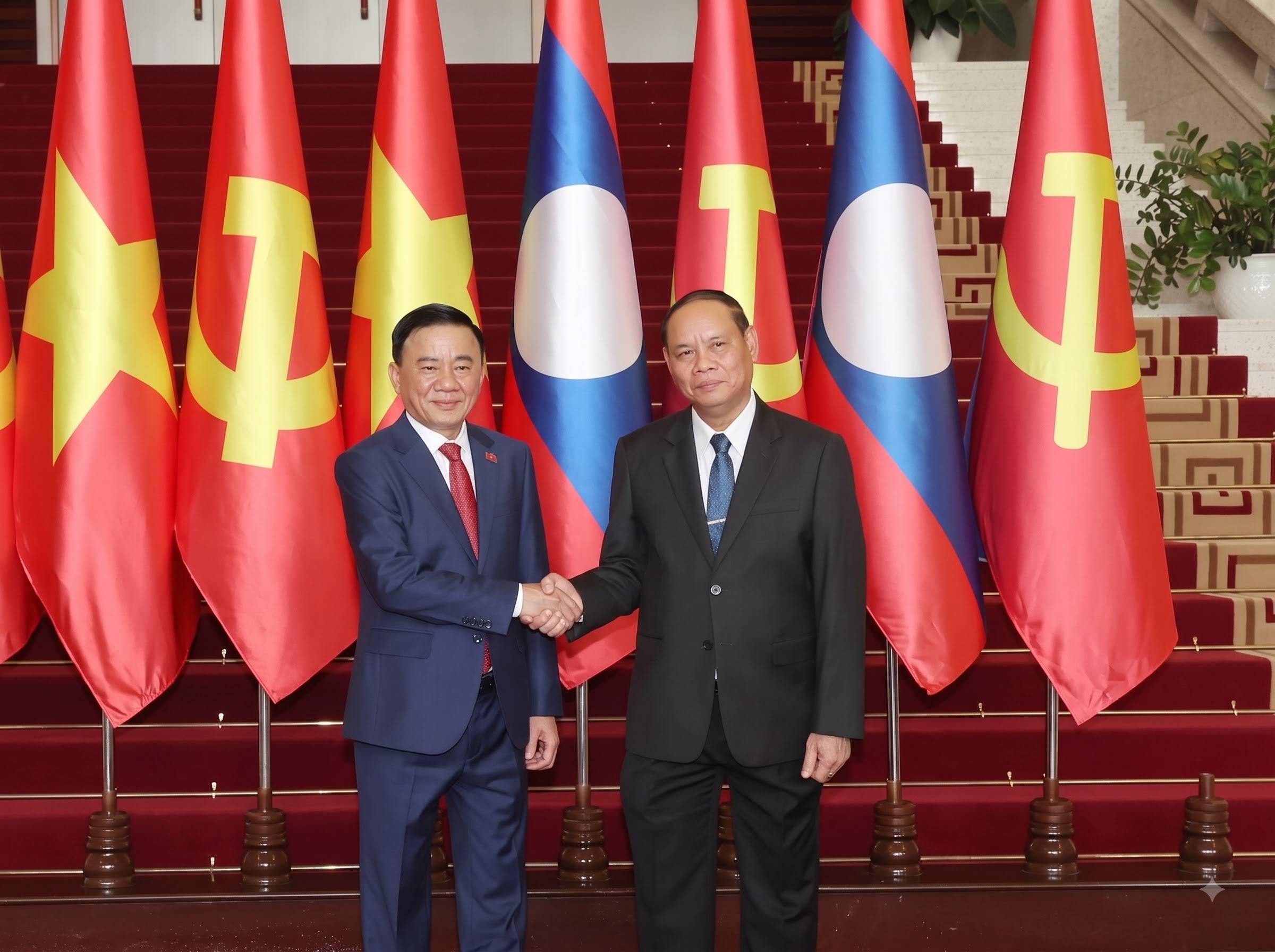 Thường trực Ban Bí thư Đảng Nhân dân Cách mạng Lào thăm chính thức Việt Nam