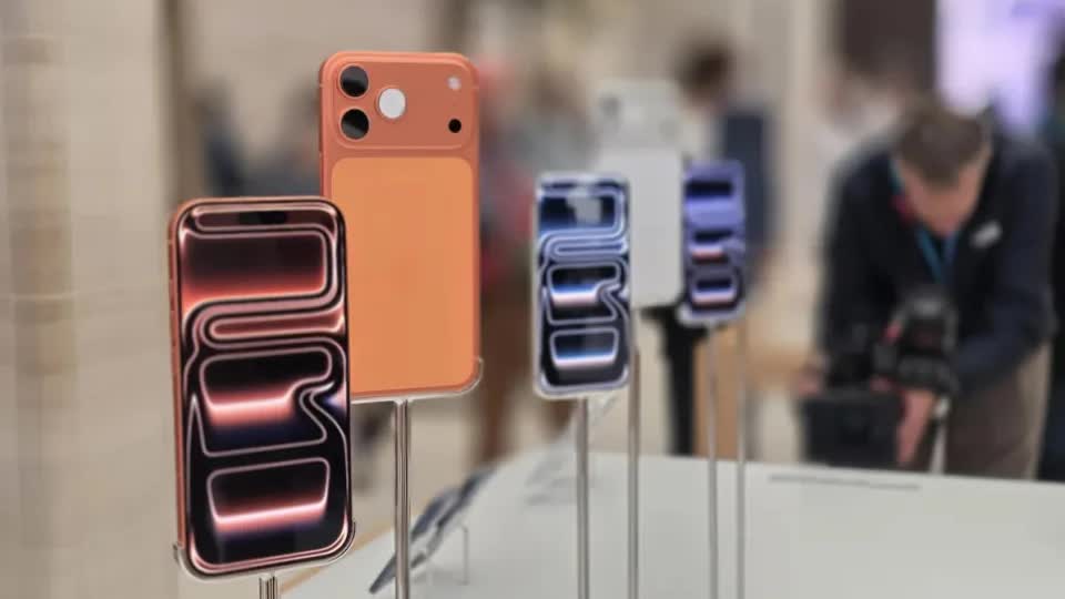 Thị phần iPhone lập kỷ lục trong quý 3/2026, Apple thu hẹp khoảng cách với Samsung