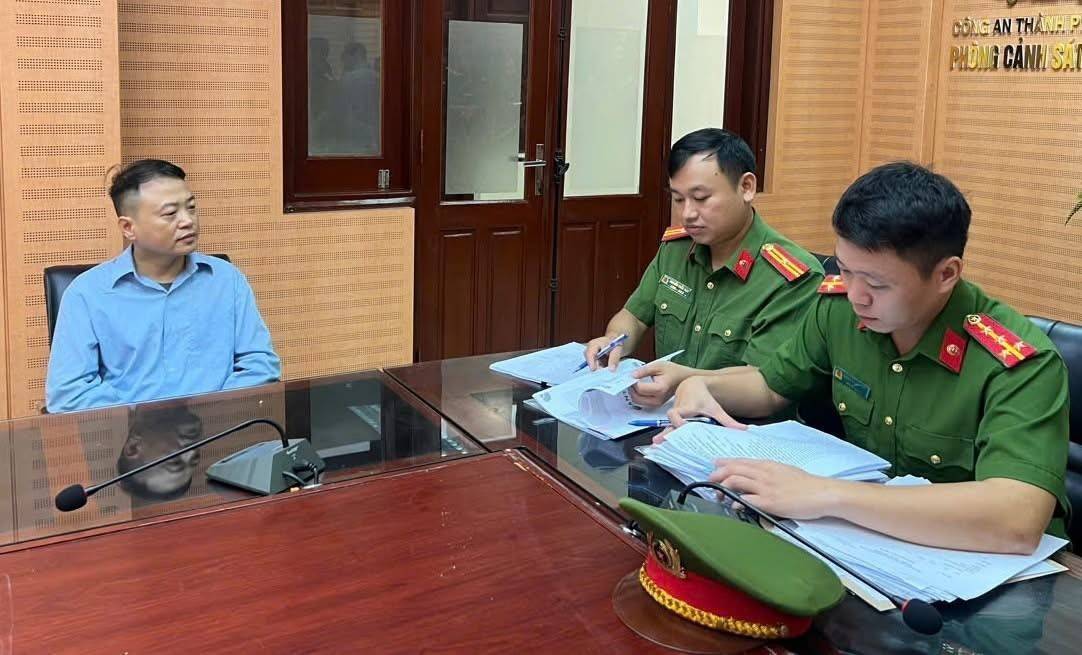 Từ một doanh nhân thường xuyên rao giảng về đạo đức và sự tử tế trên sóng truyền hình, những cáo buộc về việc chỉ đạo làm giả thông tin và rửa tiền đã phơi bày một bộ mặt thật đầy toan tính của shark Bình.