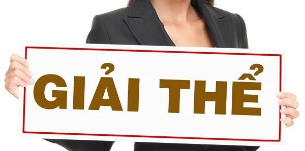 Giải thể doanh nghiệp được hiểu là việc chấm dứt sự tồn tại của một doanh nghiệp không còn hoặc không đáp ứng đủ các điều kiện để tồn tại như một chỉnh thể nữa. Theo đó, chủ doanh nghiệp sẽ phải tiến hành thực hiện các thủ tục pháp lý để chấm dứt tư cách pháp nhân về các quyền và nghĩa vụ liên quan của doanh nghiệp với Cơ quan đăng ký doanh nghiệp.