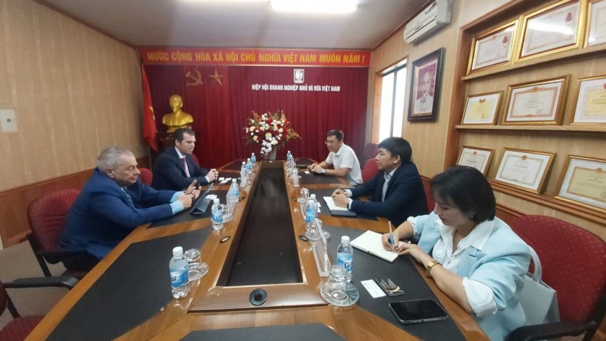 Đại diện VINASME làm việc với ông Philipp Lemmerz, Giám đốc điều hành cấp cao phụ trách tư vấn tăng trưởng và tác động của Ankura Consulting Group, cùng đoàn công tác của tập đoàn