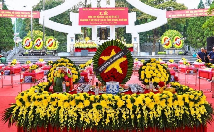 Đón 93 hài cốt liệt sĩ về Nghĩa trang Liệt sỹ quốc gia Vị Xuyên