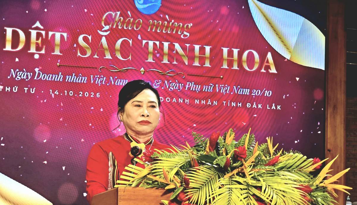Bà Nguyễn Thị Ngọc Anh - Chủ tịch Hội đồng quản trị kiêm Giám đốc Công ty Cổ phần Du lịch cộng đồng Kotam, Chủ tịch Hội Nữ doanh nhân tỉnh Đắk Lắk phát biểu khai mạc.