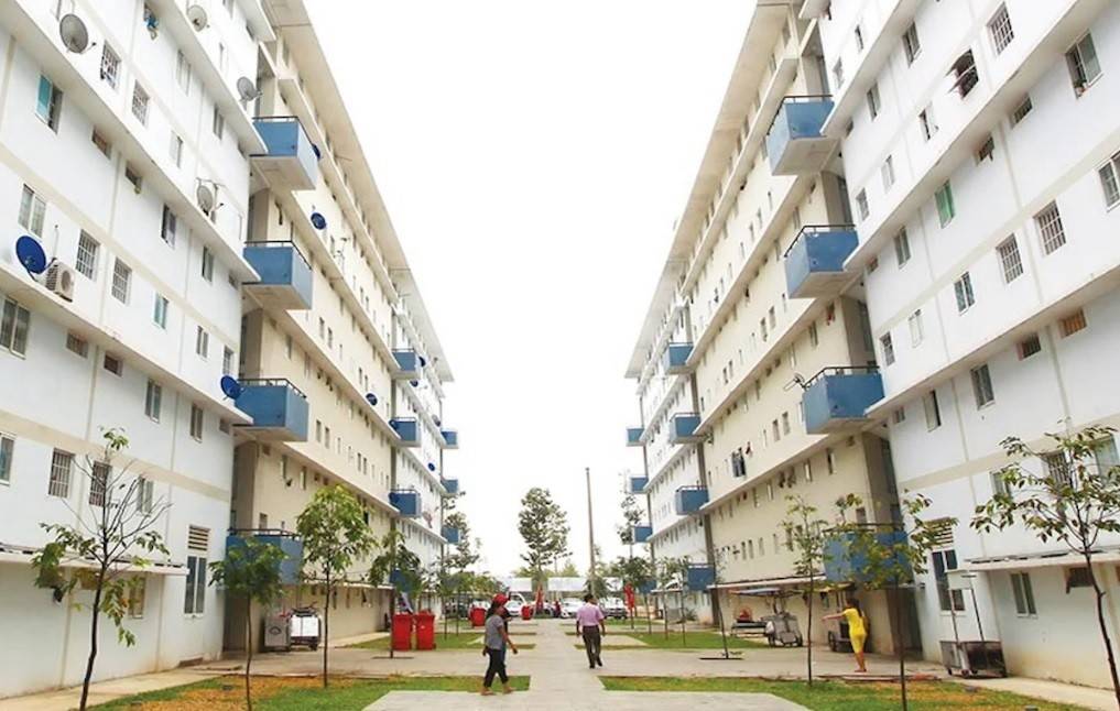 Các khu nhà ở xã hội, nhà ở cho thuê tập trung quy mô lớn cần bảo đảm đồng bộ hạ tầng kỹ thuật và hạ tầng xã hội; bố trí tại các vị trí thuận lợi kết nối với hệ thống giao thông công cộng; đặc biệt là mạng lưới đường sắt đô thị nhằm phục vụ người thu nhập thấp và công nhân lao động tại các khu, cụm công nghiệp.