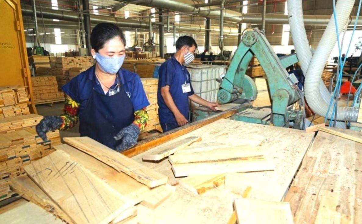 Đề xuất hạ sàn thuế xuất khẩu nhôm, gỗ xuống 0%
