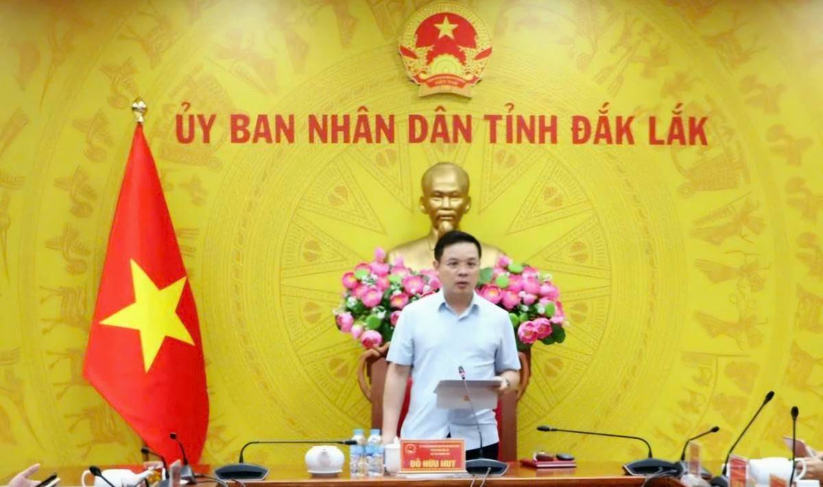  Chủ tịch UBND tỉnh Đắk Lắk Đỗ Hữu Huy yêu cầu phải tạo lực đẩy mạnh mẽ cho nền kinh tế, đưa tốc độ tăng trưởng GRDP cả năm của tỉnh đạt mục tiêu từ 10,02% trở lên.