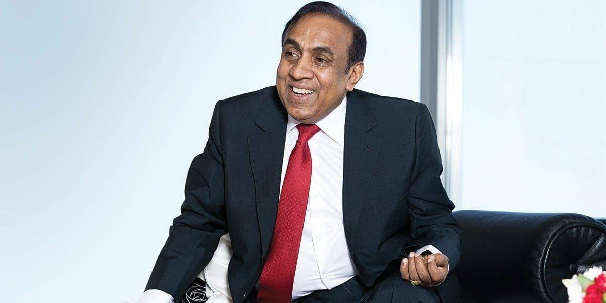 Tỷ phú Ravi Pillai, nhà sáng lập RP Group: Doanh nhân Ravi Pillai xây dựng sự nghiệp từ lĩnh vực xây dựng và dịch vụ công nghiệp tại vùng Vịnh, sau khi hoạt động kinh doanh ban đầu ở bang Kerala gặp thất bại.