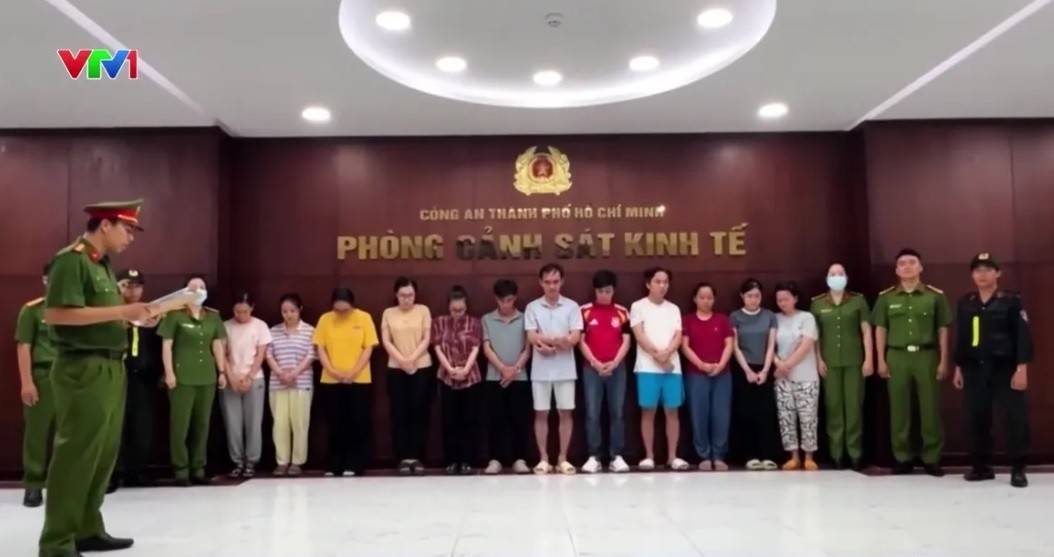 Trong đường dây mua bán trái phép hóa đơn quy mô đặc biệt lớn do Lê Văn Hiền cầm đầu, 37 bị can đã bị khởi tố tại Thành phố Hồ Chí Minh.