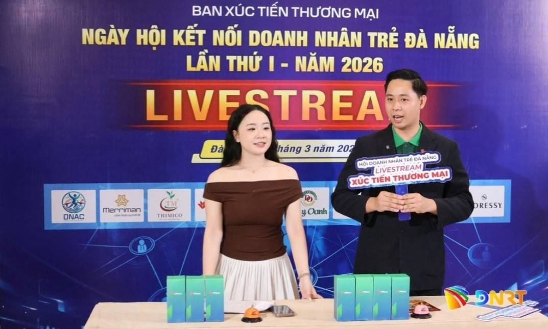Phiên livestream bán hàng trực tuyến tại Ngày hội kết nối doanh nhân trẻ Đà Nẵng lần thứ I.