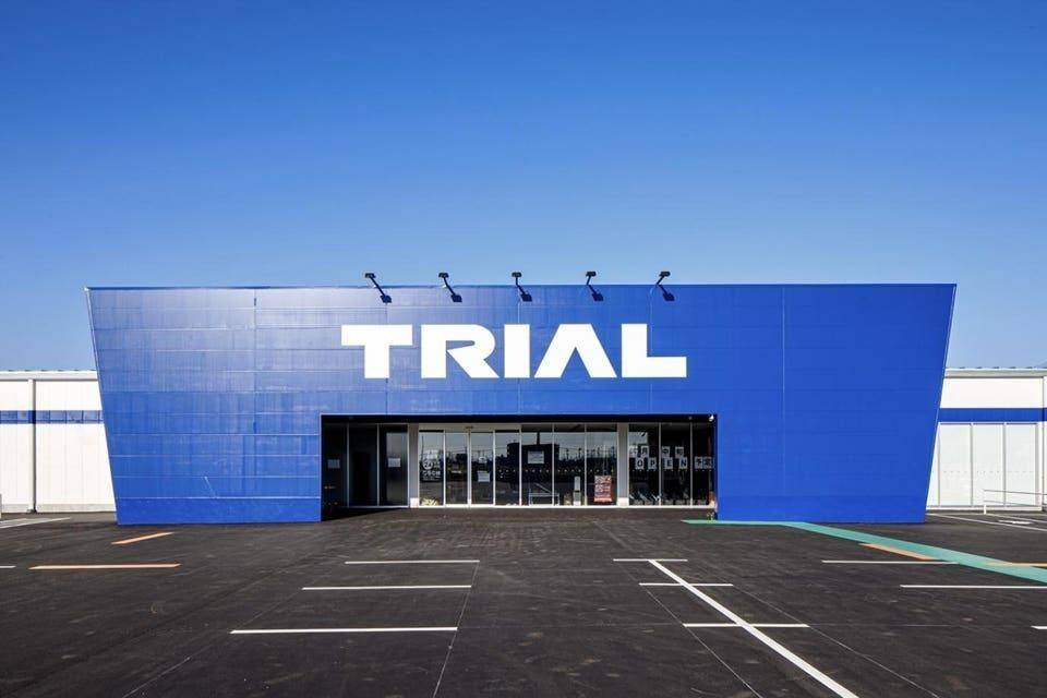 Siêu thị giảm giá Trial tại Nhật Bản: Trial phát triển mô hình bán lẻ tập trung vào giá cạnh tranh, đồng thời đầu tư vào công nghệ để cải thiện năng suất và quản lý hoạt động cửa hàng.