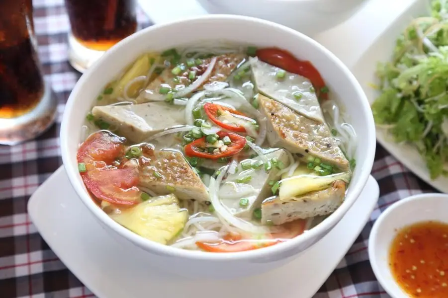 Bún cá Nha Trang hấp dẫn với nước dùng thanh ngọt | Nguồn: Traveloka