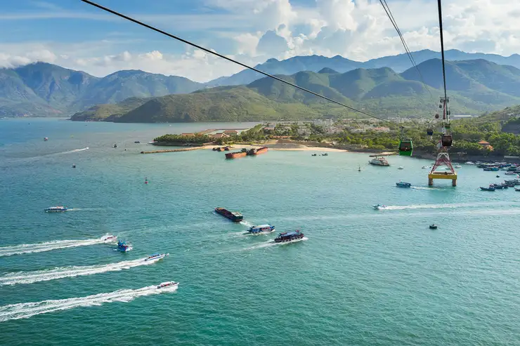 Khám phá các hòn đảo và làn nước trong xanh là trải nghiệm được nhiều du khách yêu thích khi đến Nha Trang | Nguồn: Traveloka