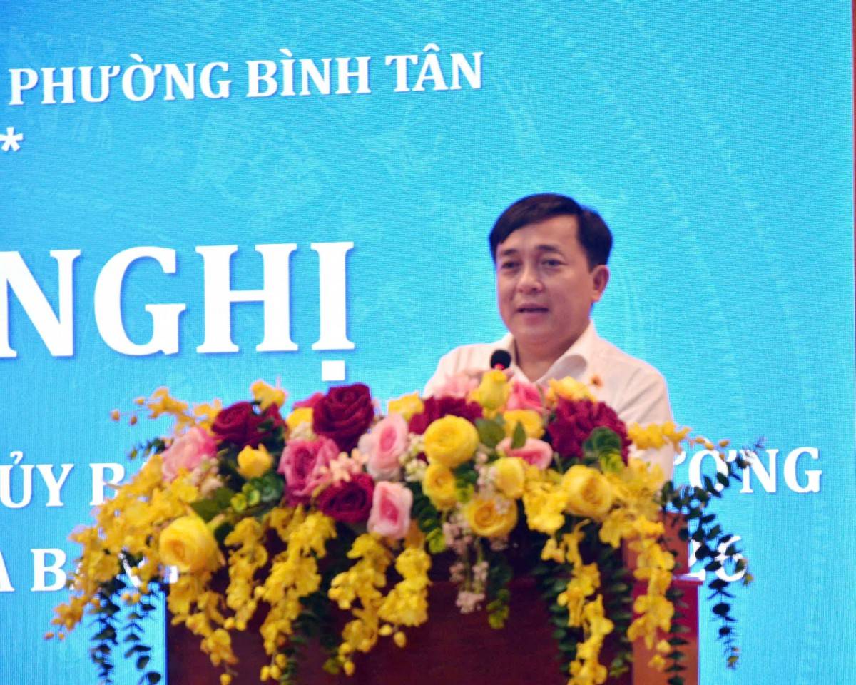 Chủ tịch phường cam kết lắng nghe đầy đủ, nỗ lực xử lý các tồn đọng đúng quy định.