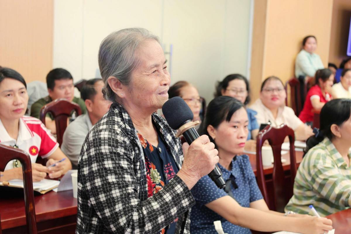 Một trong những phản ánh đáng chú ý là tình cảnh người dân sống trong khu vực vướng quy hoạch kéo dài. 