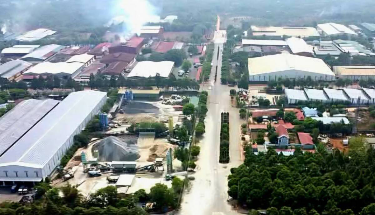 Trong CCN Tân An có 76 doanh nghiệp đang hoạt động, nhưng mới có 10 đơn vị chủ động xây dựng hệ thống xử lý nước thải nội bộ và hệ thống xử lý nước thải tập trung tại đây hiện vẫn chưa thể vận hành chính thức.  