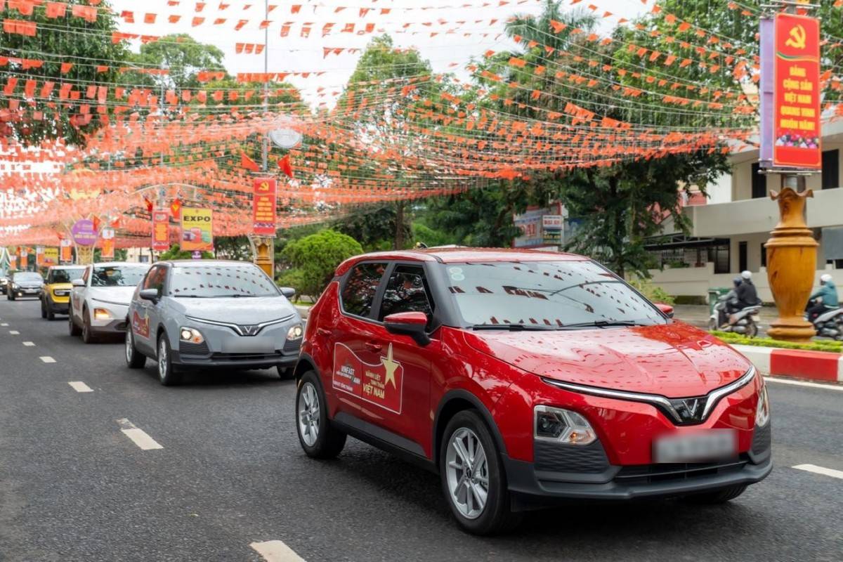 Mua dễ, đi xa cũng dễ, VinFast chinh phục người dùng bằng cả chính sách lẫn hạ tầng