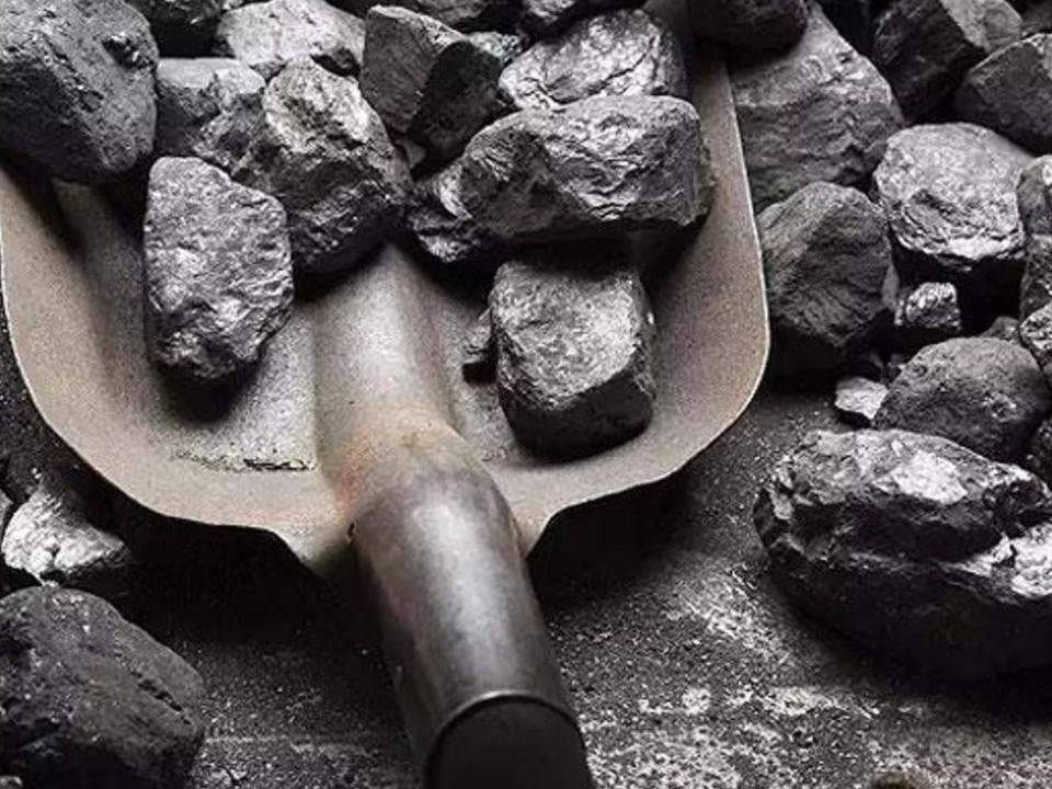 Giá quặng sắt lùi sát đáy một năm dưới áp lực dư cung toàn cầu