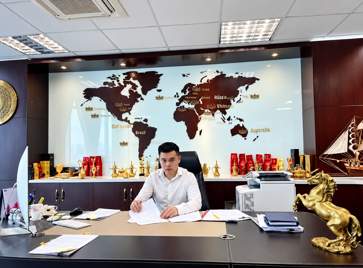 Con chung của bà Lê Hoàng Diệp Thảo và 'vua cà phê' Đặng Lê Nguyên Vũ lần đầu lộ diện trên thương trường