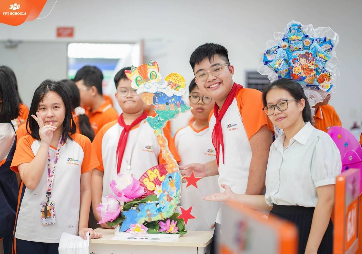 Sắc Trăng: Festival Trung thu rực rỡ sắc màu văn hóa truyền thống, giúp các em gắn kết bạn bè, trải nghiệm chút hoài niệm truyền thống đan xen nét phá cách sáng tạo cùng hàng loạt trò chơi dân gian: ném lon, chơi chuyền…
