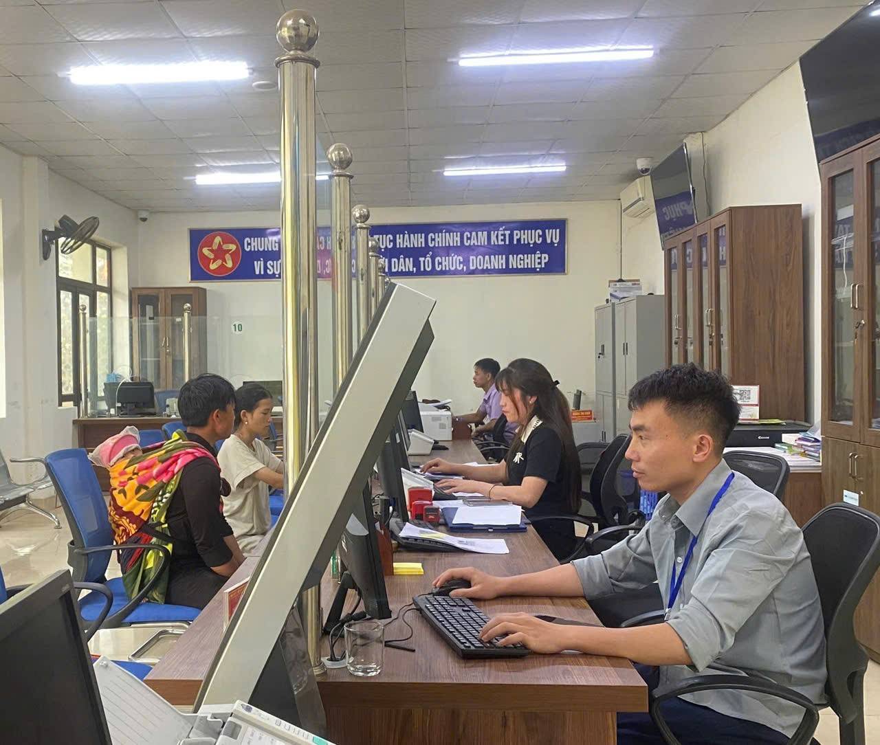 Chăm lo người làm việc ở cơ sở, đưa pháp luật đến gần dân tại Lào Cai