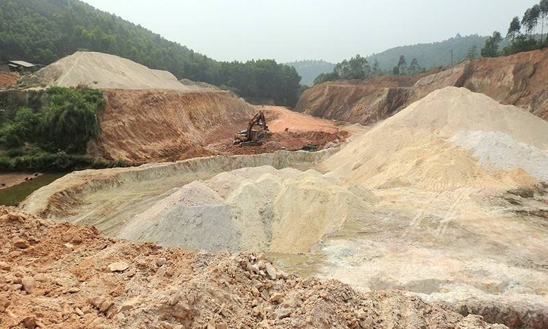Bí thư, Chủ tịch xã Hợp Kim bị khởi tố vì tiếp tay khai thác đất trái phép