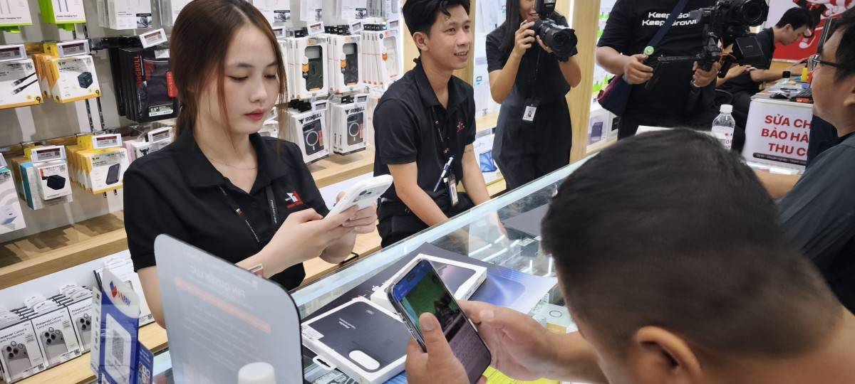 iPhone giá hơn 100 triệu đồng mở bán tại Việt Nam