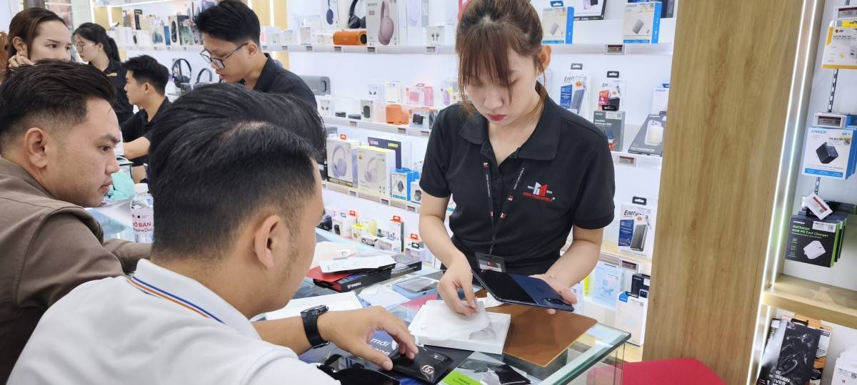 iPhone giá hơn 100 triệu đồng mở bán tại Việt Nam