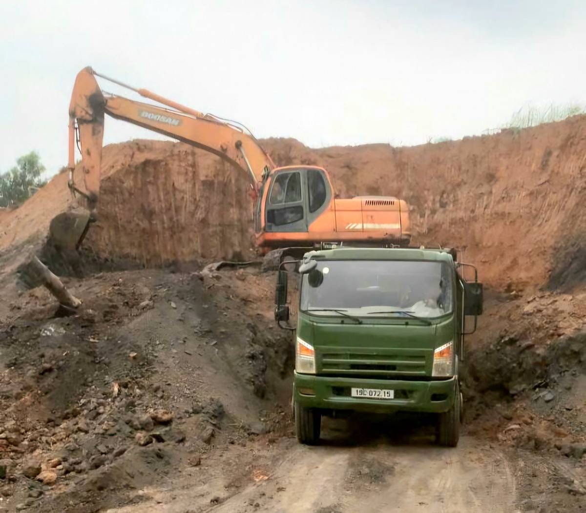 Phú Thọ: Khởi tố giám đốc khai thác đất trái phép hơn 542 triệu đồng