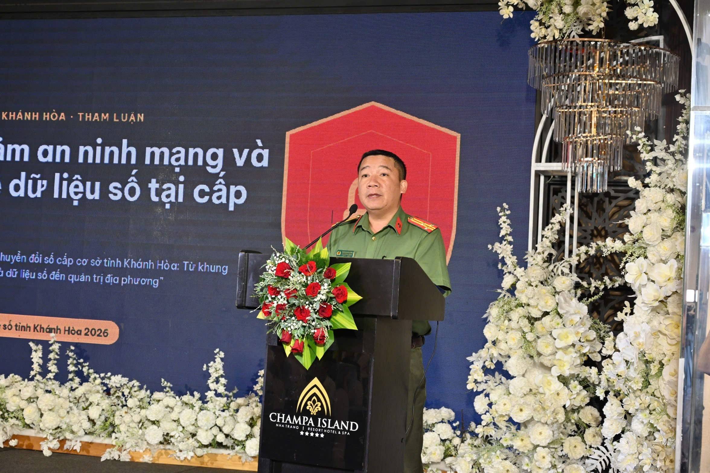 Ông Đinh Quang Hưng trình bày tham luận an toàn dữ liệu tại hội nghị chuyển đổi số