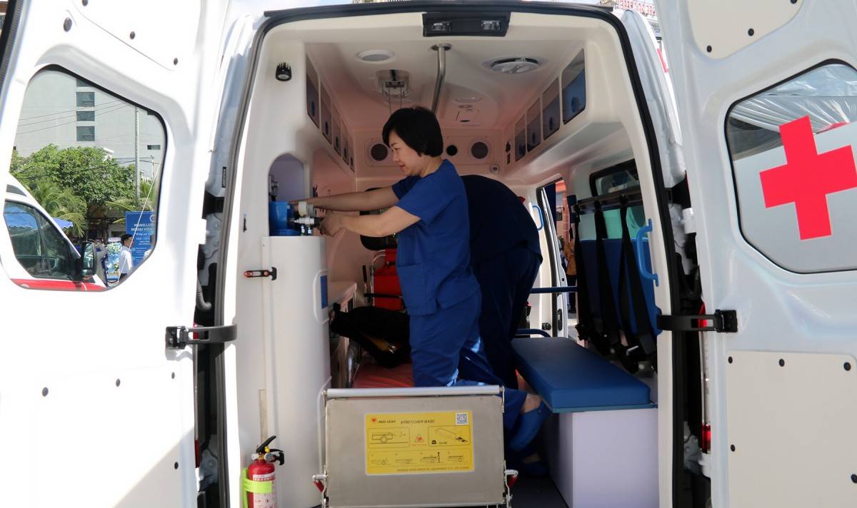 Xe cứu thương phục vụ Cơ sở cấp cứu Ngoại viện Phú Quốc