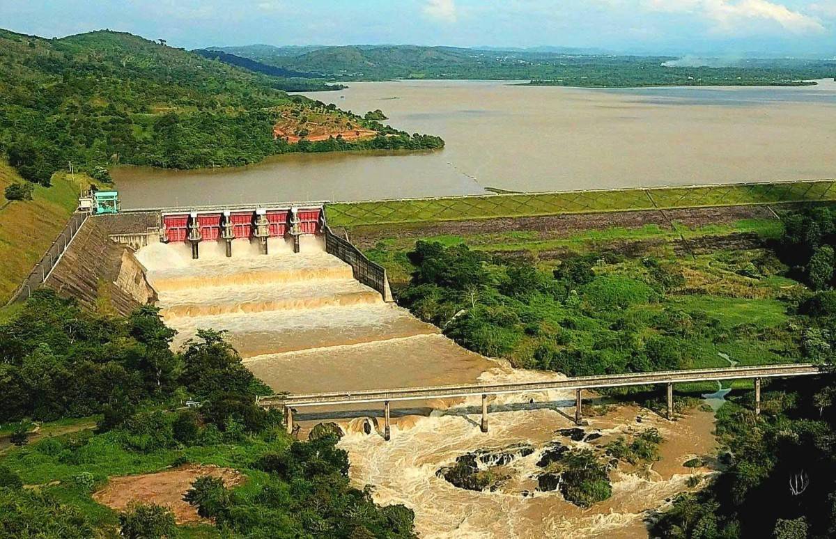  Nguy cơ El Nino kéo dài, đòi hỏi các nhà máy thủy điện phải chủ động phương án tích nước, điều tiết nguồn nước khoa học, linh hoạt để duy trì sản xuất, kinh doanh hiệu quả (Trong ảnh: Đập tràn Nhà máy Thủy điện Buôn Kuốp).  