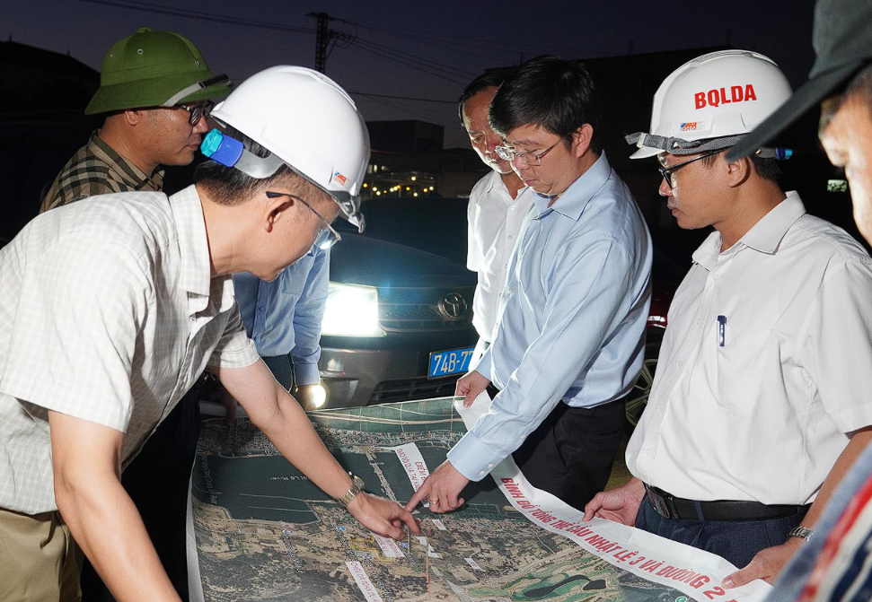 Quảng Trị: Đẩy nhanh tiến độ, phấn đấu thông xe kỹ thuật cầu Nhật Lệ 3 vào ngày 24/11