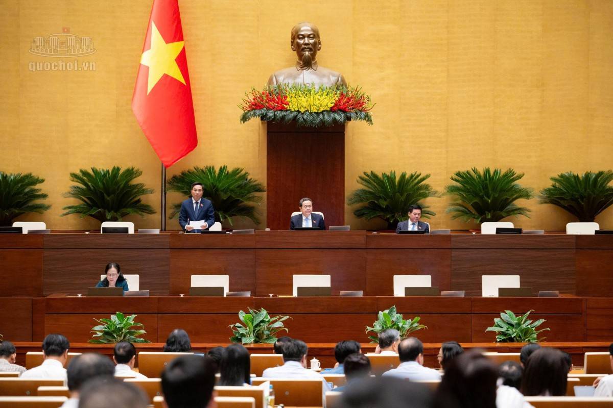 Quốc hội làm việc ở hội trường, nghe Tờ trình và Báo cáo thẩm tra dự án Luật Định danh và xác thực điện tử - Ảnh: https://quochoi.vn