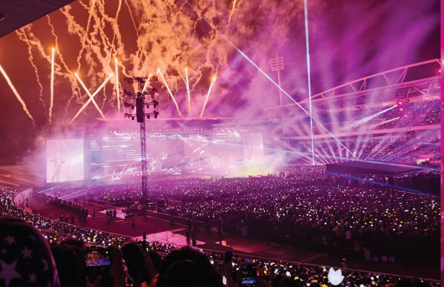 Mỹ Đình đẹp nghẹt thở trong đêm cuối BIGBANG: Pháo hoa rợp trời, “yellow ocean” sáng rực