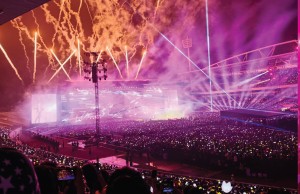 Mỹ Đình đẹp nghẹt thở trong đêm cuối BIGBANG: Pháo hoa rợp trời, “yellow ocean” sáng rực