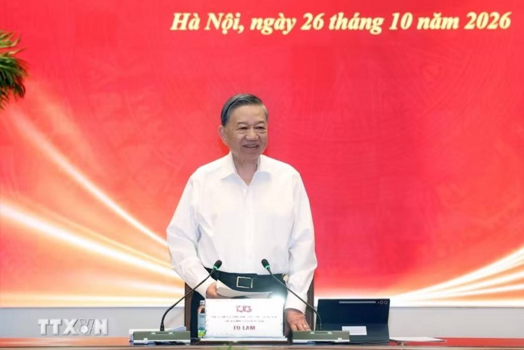 Tổng Bí thư, Chủ tịch nước Tô Lâm cũng đề nghị các cơ quan liên quan cần tập trung triển khai các nhiệm vụ trọng tâm trong những tháng cuối năm, nhất là trong việc chủ động dự báo chiến lược, nâng cao hiệu quả hoạt động đối ngoại, chuyển hóa các cam kết thành dự án, sản phẩm và thị trường thực tế
