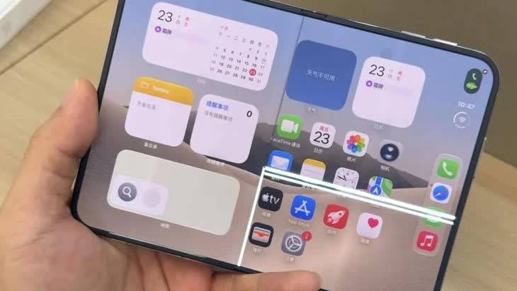 iPhone Duo gặp lỗi màn hình gập, Apple đổi máy mới cho khách hàng