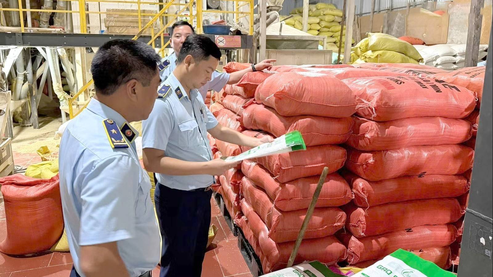 Lào Cai phát hiện 188 vụ buôn lậu, gian lận thương mại và hàng giả trong tháng 10/2026
