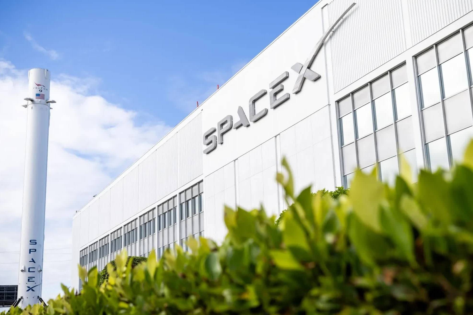 SpaceX đề xuất tăng 20% lương, huy động nhân viên mở rộng trung tâm dữ liệu AI