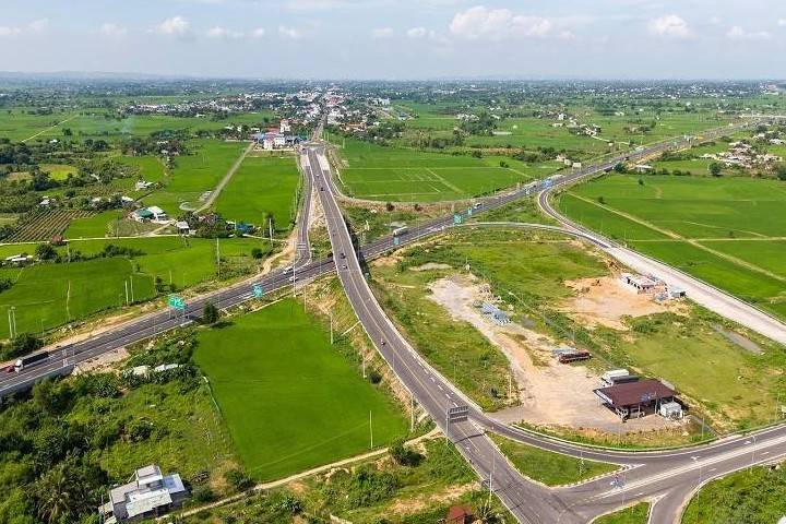 Lâm Đồng thúc đẩy hạ tầng, mở rộng thị trường để tăng tốc kinh tế