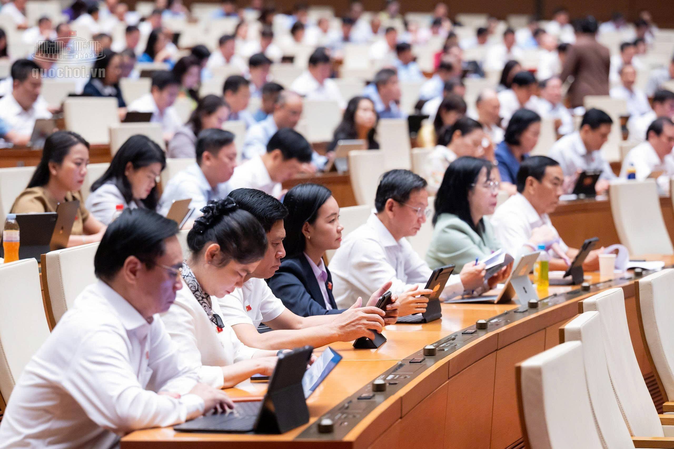 Quốc hội bàn giải pháp hoàn thiện khung pháp lý cho thị trường chứng khoán