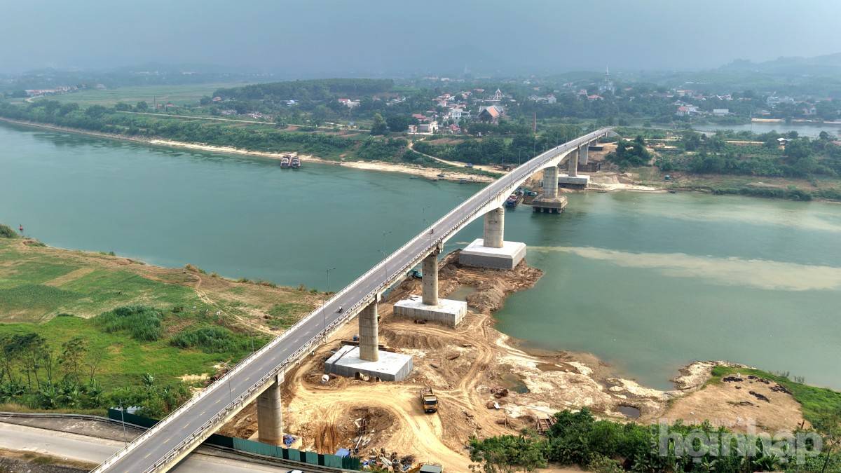 Cầu sông Lô ở Phú Thọ: Chậm tiến độ, nhà thầu chưa điều chỉnh kế hoạch