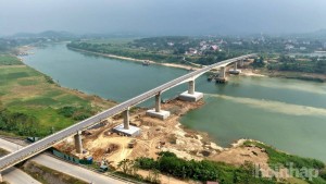 Cầu sông Lô ở Phú Thọ: Chậm tiến độ, nhà thầu chưa điều chỉnh kế hoạch
