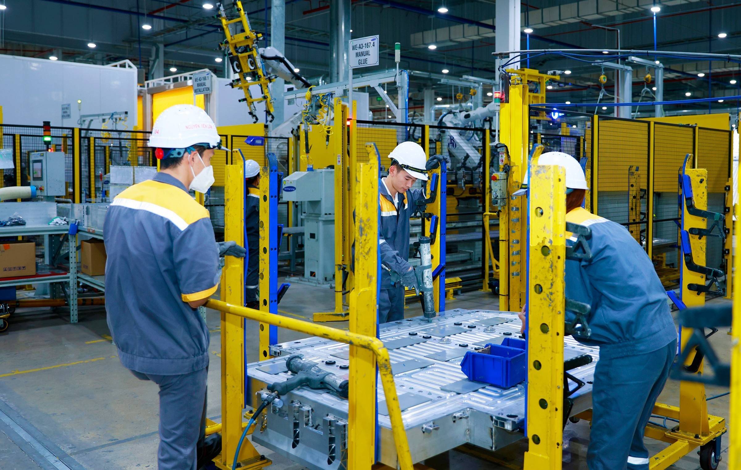 Công nghiệp Hà Tĩnh tăng hơn 42% sau 10 tháng, thép và năng lượng tạo lực đẩy