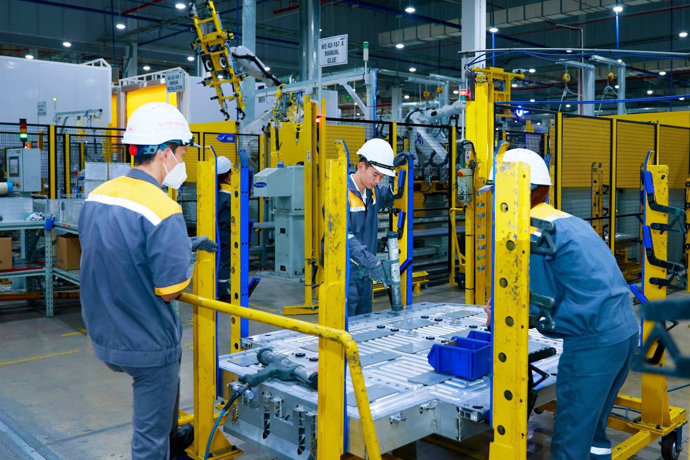 Công nghiệp Hà Tĩnh tăng hơn 42% sau 10 tháng, thép và năng lượng tạo lực đẩy