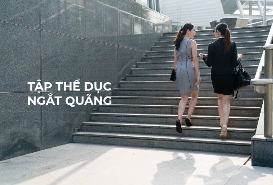 Tập thể dục ngắt quãng bằng cách đi thang bộ tại nơi làm việc