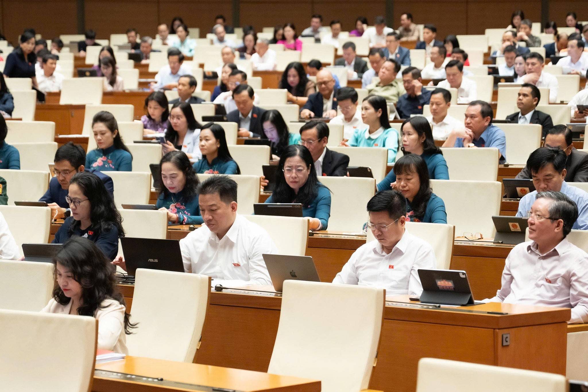 Quốc hội bàn chính sách hỗ trợ doanh nghiệp nhỏ và vừa và cơ chế quản lý đất đai