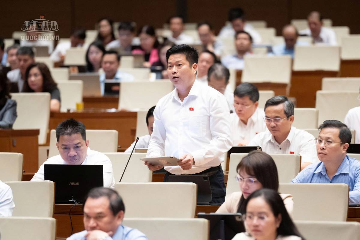 Đại biểu Trương Hồ Hải: “Việc có nhà cho thuê theo kiểu kinh tế chia sẻ là tất yếu, vậy nên chúng ta không thể cấm hoàn toàn. Nhưng không cho phép cho thuê mà không có giới hạn, vì có thể phát sinh hành vi phi pháp nếu chúng ta không quản lý được vấn đề lưu trú. Rồi hàng loạt vấn đề khác như phòng cháy, chữa cháy, an ninh trật tự” - Ảnh: https://quochoi.vn